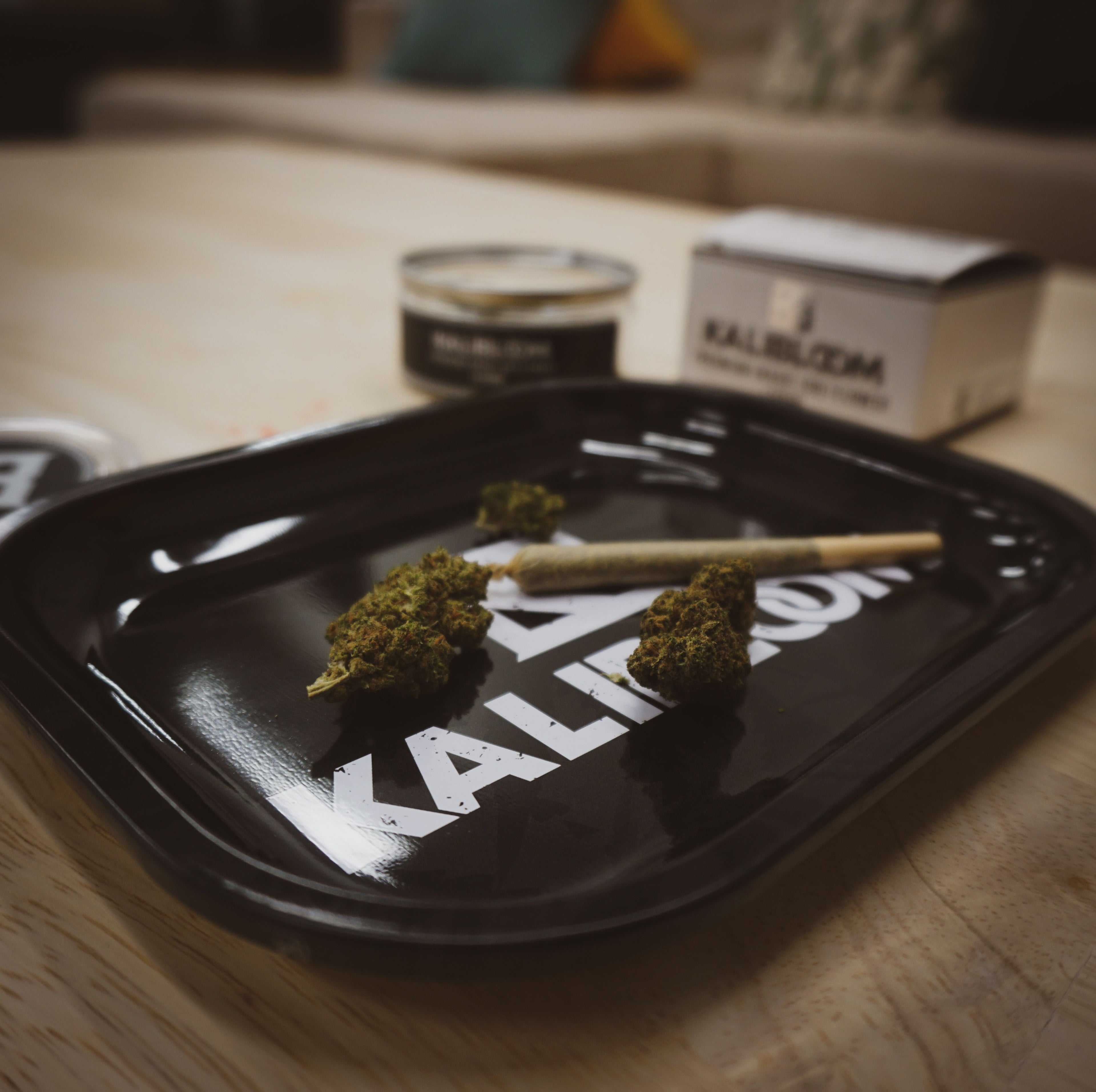 Kalibloom_Rolling_Tray_with_Bud_and_Joint-NYC Glass